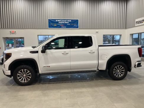 Used 2022 GMC Sierra 1500 AT4 w/ AT4 Premium Package image 8