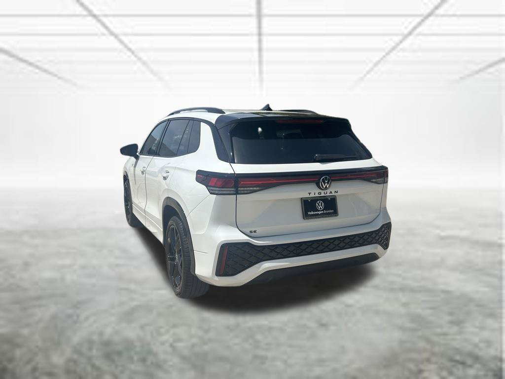 New 2026 Volkswagen Tiguan SE R-Line FWD image 4