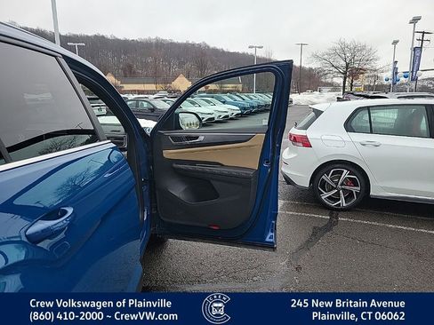 Certified 2025 Volkswagen Atlas Cross Sport SE image 42