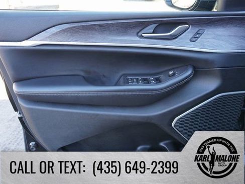 Used 2022 Jeep Grand Cherokee Limited 4xe image 12