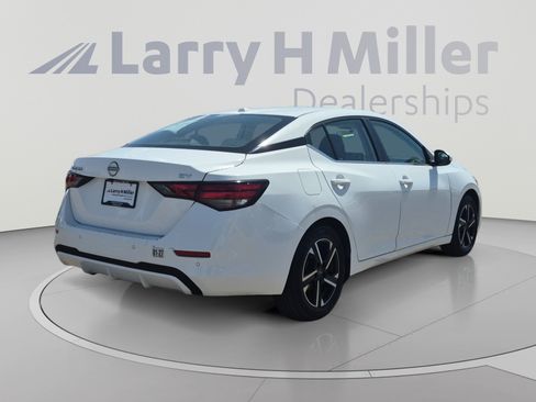 Used 2024 Nissan Sentra SV FWD image 5