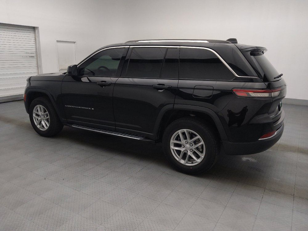Used 2023 Jeep Grand Cherokee Laredo w/ Trailer Tow Prep Group (B) AWD/4WD image 3