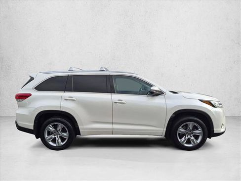 Certified 2019 Toyota Highlander Limited w/ Carpet Mat Package (TMS) FWD image 4
