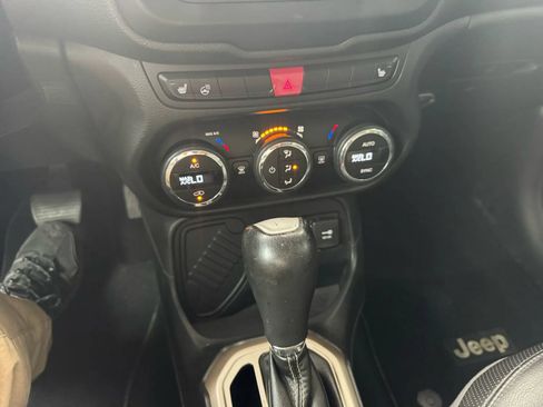 Used 2016 Jeep Renegade Limited FWD image 39