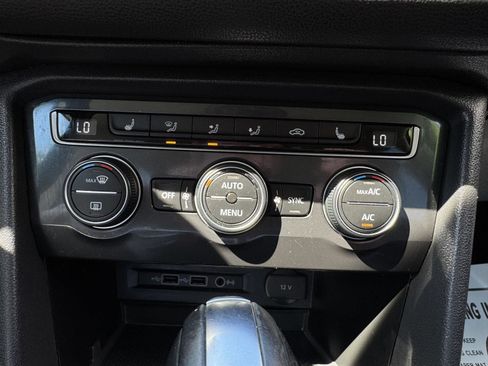 Used 2020 Volkswagen Tiguan SE FWD image 22