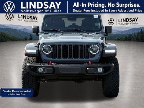 Used 2025 Jeep Wrangler Unlimited Rubicon AWD/4WD image 3