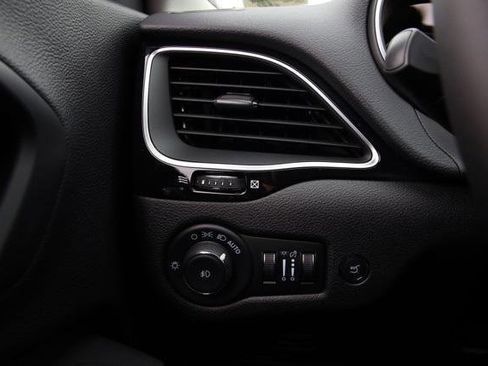 New 2023 Jeep Cherokee Altitude Lux image 33