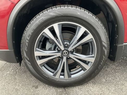 Used 2019 Nissan Rogue SV w/ Sun & Sound Touring Package image 9