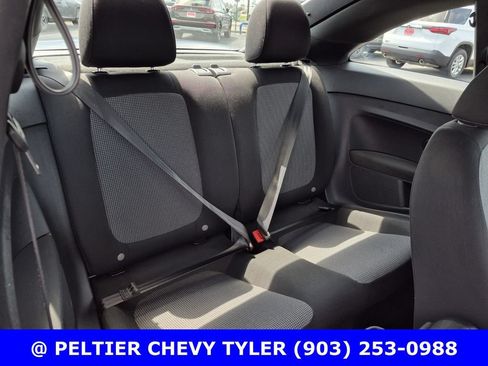 Used 2018 Volkswagen Beetle 2.0T S FWD image 13