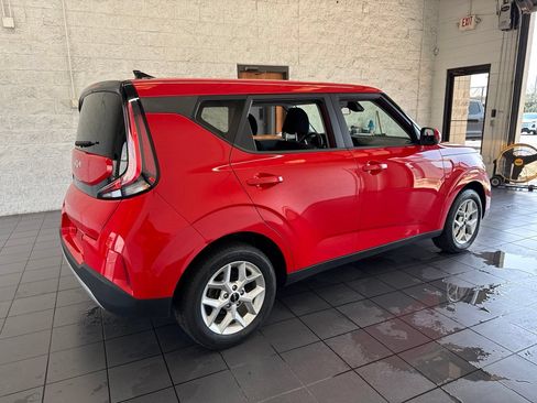 Used 2024 Kia Soul LX w/ Option Group 015 FWD image 8