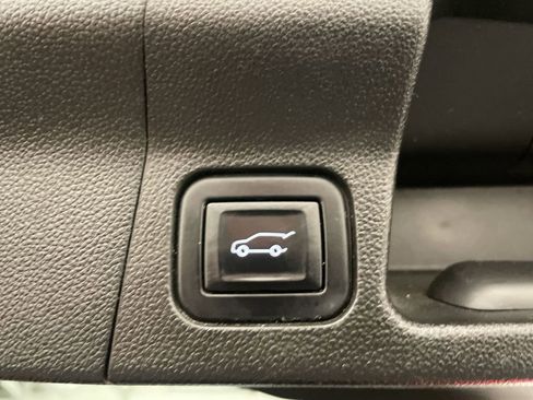 Used 2023 GMC Acadia Denali w/ Denali Technology Package AWD/4WD image 32