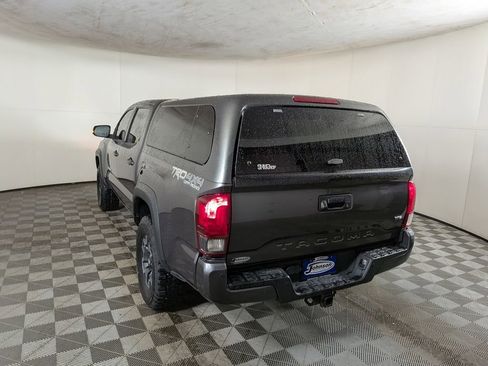 Used 2018 Toyota Tacoma TRD Off-Road w/ Technology Package AWD/4WD image 4