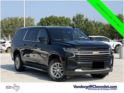 Used 2024 Chevrolet Suburban LT RWD image 2