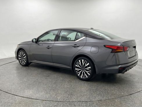 Used 2025 Nissan Altima 2.5 SV FWD image 6