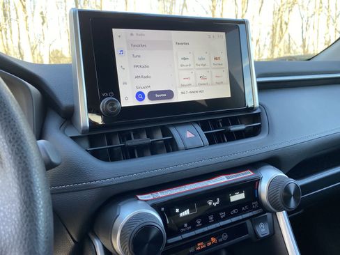 Certified 2025 Toyota RAV4 LE image 34