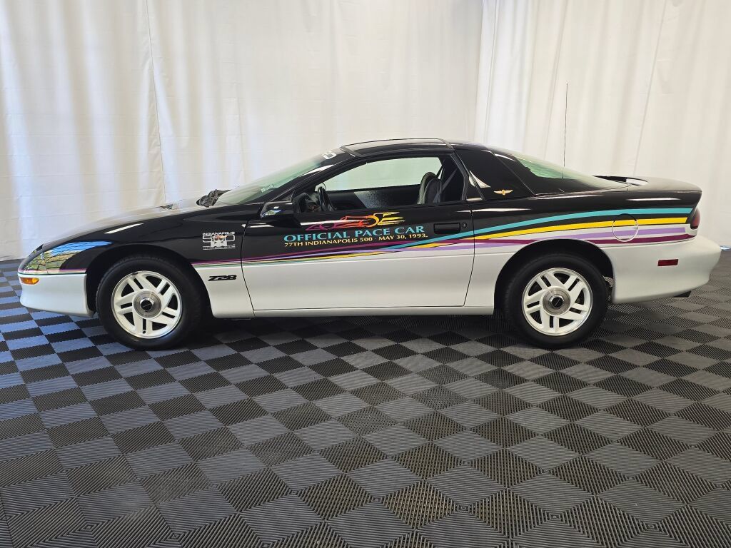 Used 1993 Chevrolet Camaro Z28 RWD image 2