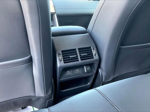 Used 2024 Land Rover Discovery Sport S image 34
