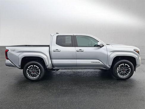 Used 2025 Toyota Tacoma TRD Sport image 6