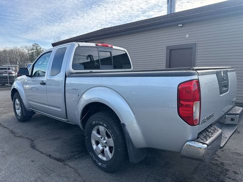 Used 2009 Nissan Frontier SE w/ SE Value Truck Pkg image 3