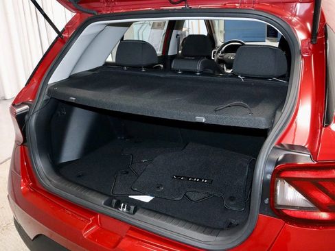 Certified 2025 Hyundai Venue SEL image 18