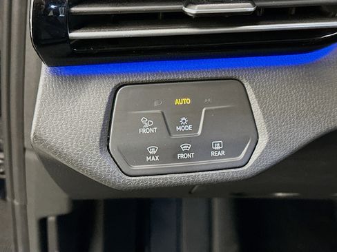 Used 2023 Volkswagen ID.4 Pro S Plus image 17