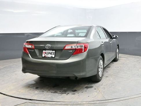 Used 2014 Toyota Camry LE image 7