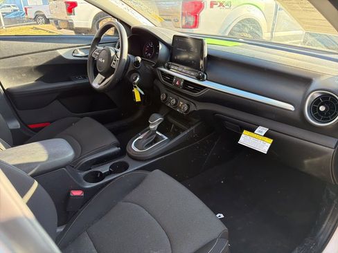 Used 2024 Kia Forte LXS w/ LXS Technology Package image 5