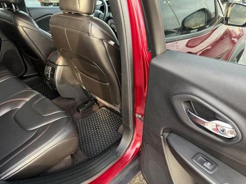 Used 2019 Jeep Cherokee Trailhawk w/ Cold Weather Group image 12