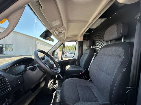 Used 2025 RAM ProMaster 2500 w/ U-Haul Equipment Group FWD image 23