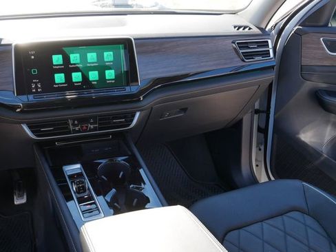 Certified 2025 Volkswagen Atlas SEL Premium R-Line image 23