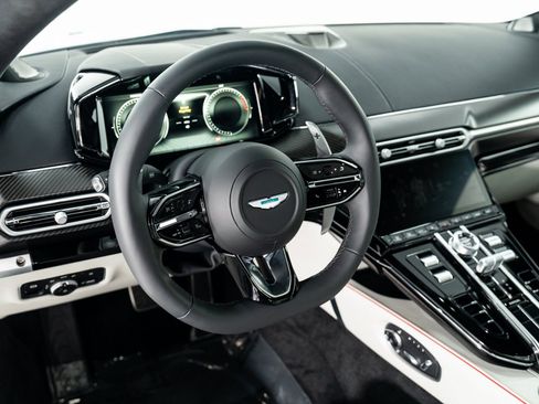 Used 2025 Aston Martin V8 Vantage Coupe RWD image 14