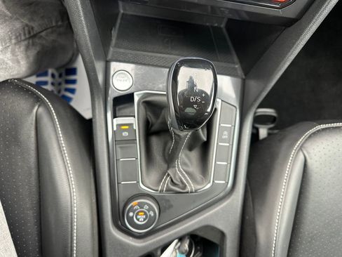 Used 2024 Volkswagen Tiguan SE image 12