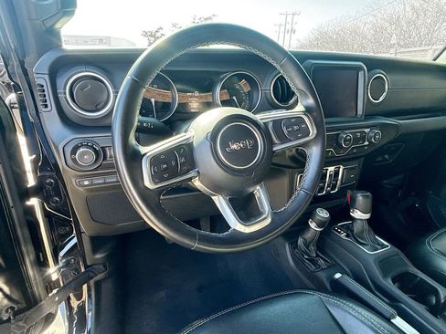 Used 2022 Jeep Wrangler Unlimited Sahara image 12