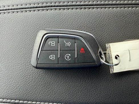 Used 2025 Cadillac XT4 Premium Luxury image 15