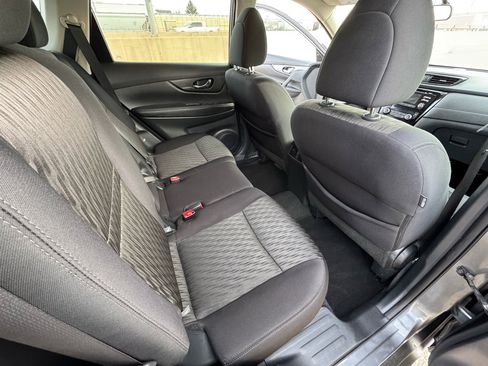 Used 2017 Nissan Rogue SV image 12