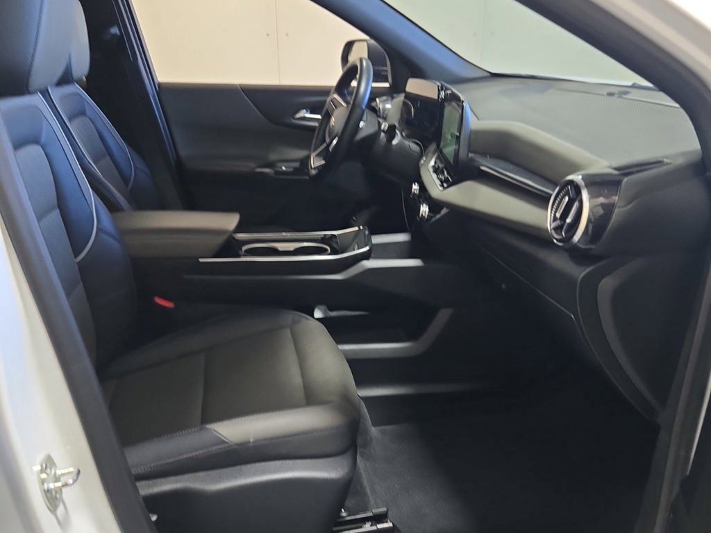 Used 2025 Chevrolet Equinox LT w/ Convenience Package II AWD/4WD image 3