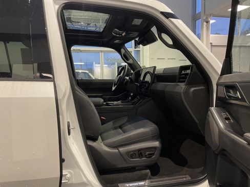 Used 2024 Lexus GX 550 image 40