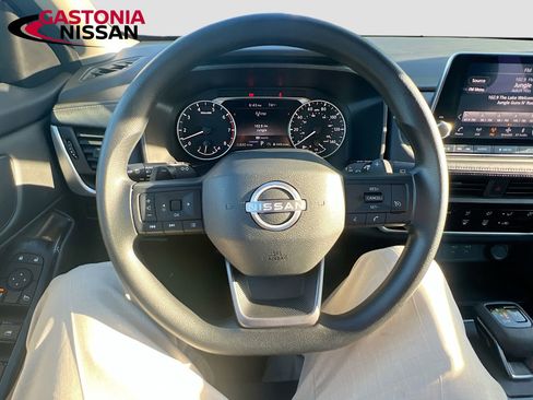 Used 2025 Nissan Rogue S image 14