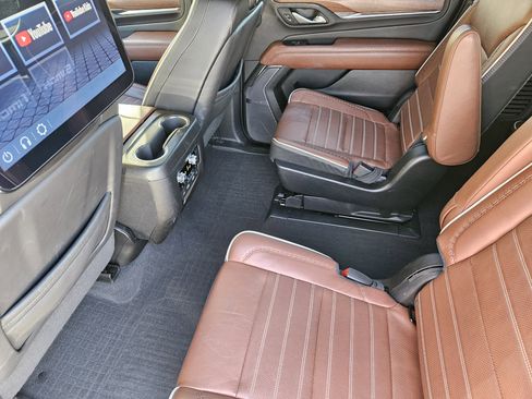 Used 2023 GMC Yukon XL Denali Ultimate image 31