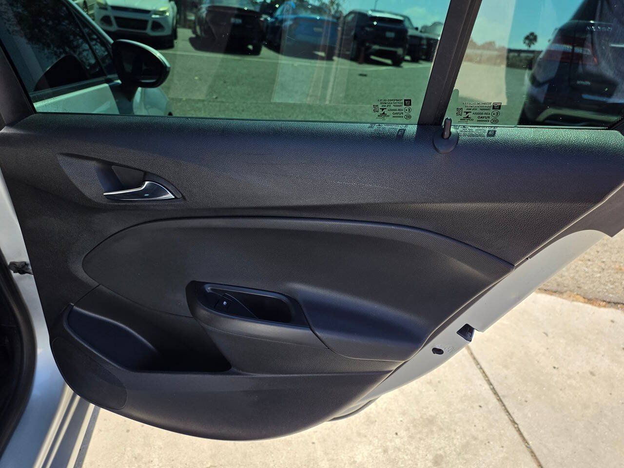 Used 2018 Chevrolet Cruze LS FWD image 27