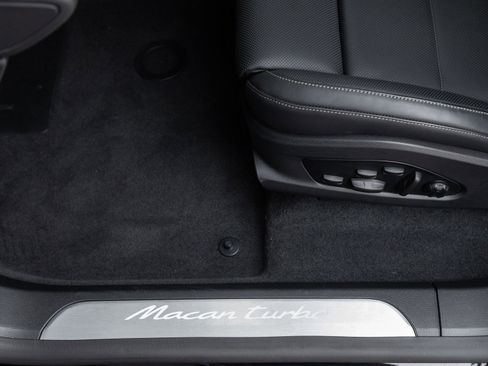 Certified 2025 Porsche Macan Turbo Electric AWD/4WD image 22