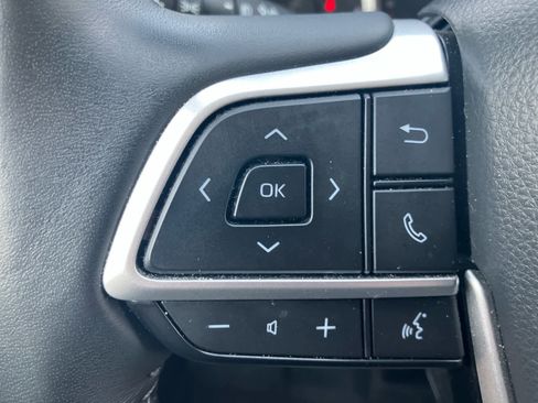 Used 2023 Toyota Highlander XLE AWD/4WD image 17