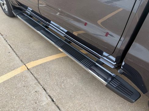 Used 2023 GMC Sierra 1500 SLT w/ SLT Convenience Package image 9