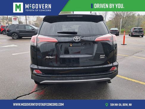 Used 2018 Toyota RAV4 XLE AWD/4WD image 4