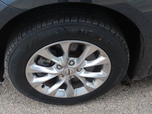 Used 2021 Chrysler Pacifica Touring-L AWD/4WD image 17