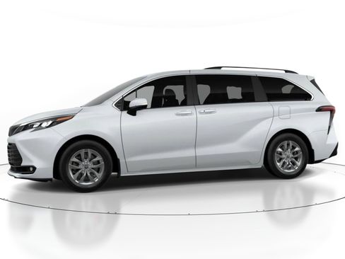 New 2026 Toyota Sienna XLE FWD image 3