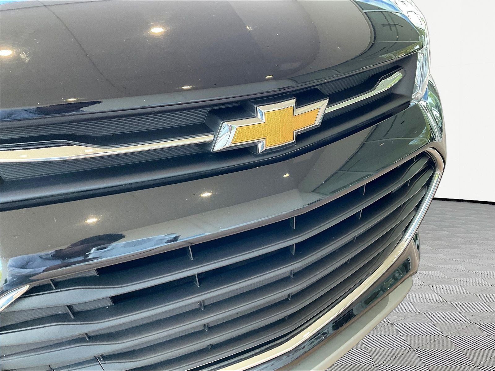 Used 2020 Chevrolet Trax LT w/ LT Convenience Package FWD image 30