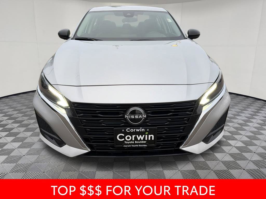 Used 2024 Nissan Altima 2.5 SV FWD image 2