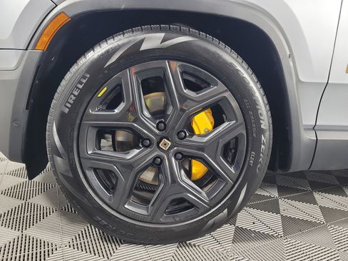 Used 2024 Rivian R1S Adventure image 9