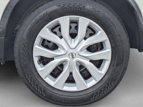 Used 2017 Nissan Rogue S image 22